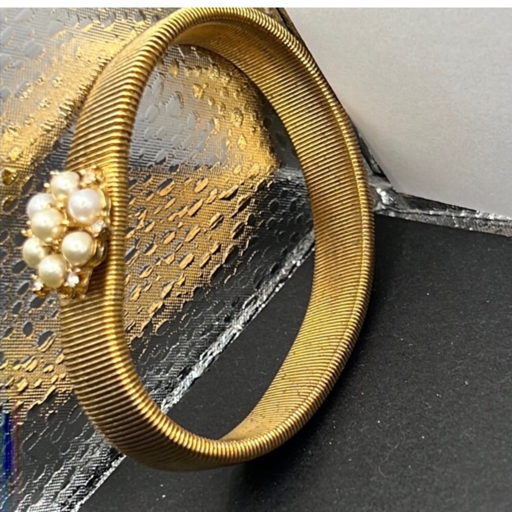 Vintage faux pearl rhinestone stretchy bracelet